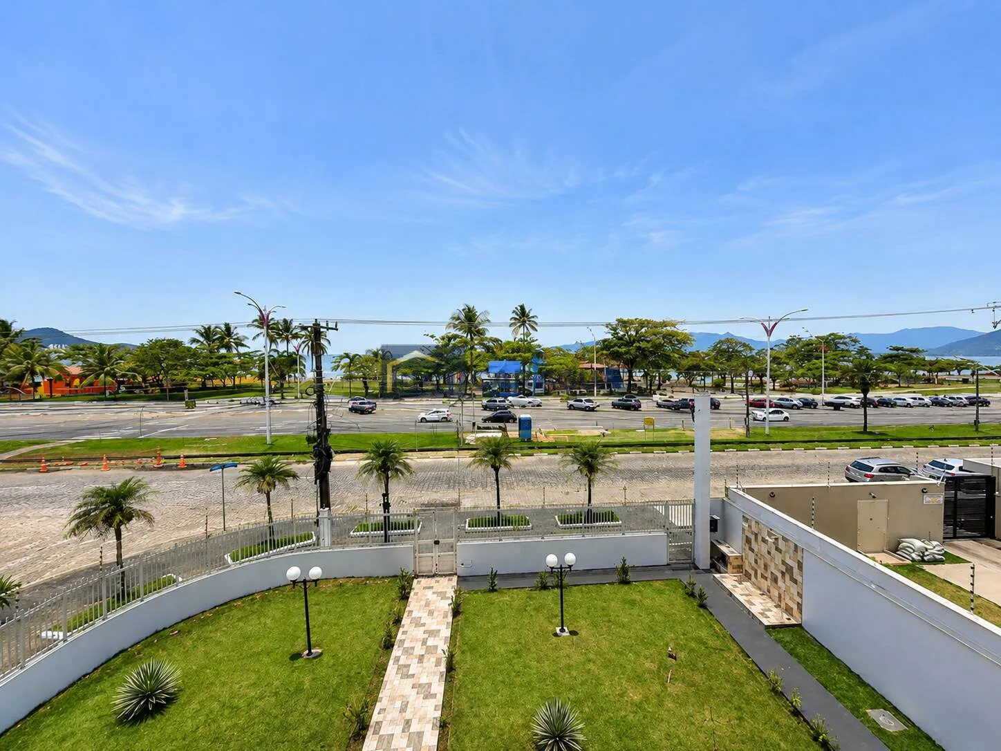 Foto do imóvel Apartamento a venda na orla da praia com vista para o mar no Indaiá Caraguá