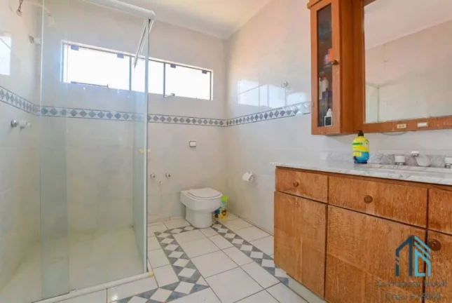 Imagem Casa com edícula a venda, 03 quartos c/suíte, no Portão em Curitiba PR