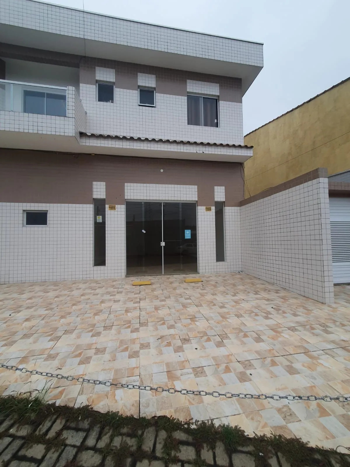 Imagem Investimento à Beira-Mar: Prédio Moderno e Renda Garantida em Balneário Gaivotas