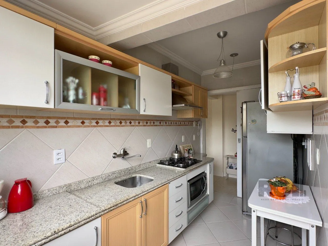 Imagem APARTAMENTO 2 DORMITÓRIOS, DE FRENTE, COM VAGA DE GARAGEM NO JARDIM BOTÂNICO