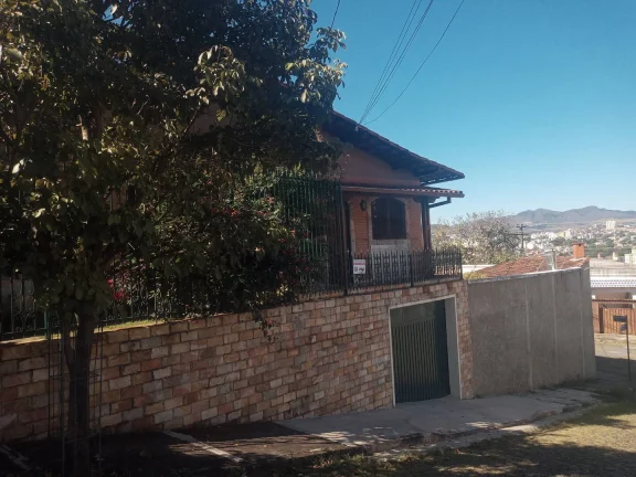 Imagem Casa com 4 Quartos e 4 banheiros à Venda, 228 m².