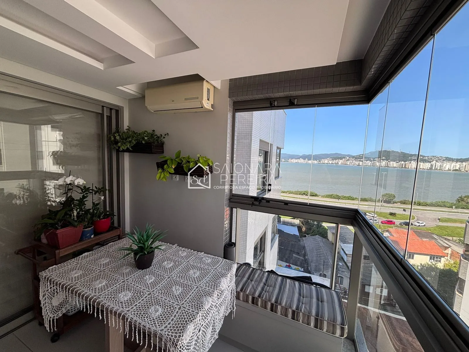 Imagem Apartamento MOBILIADO com 3 suítes e vista para o mar à venda no bairro Estreito, Florianópolis