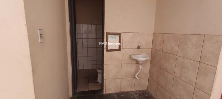 Imagem Excelente Casa Comercial à Venda na Vila Romana, São Paulo-SP: 11 Salas, 4 Banheiros, 196m² de Área!