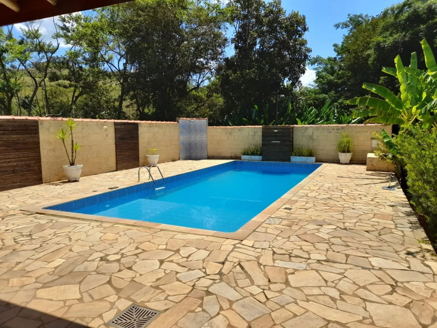Imagem Chácara à venda 3 Quartos, 3 Suites, 20 Vagas, 8600M², Goiabal, Pindamonhangaba - SP