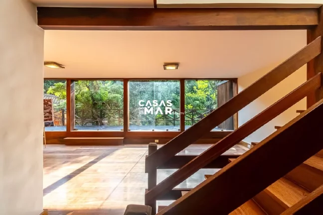 Imagem Linda Casa Reformada e Modernizada de 4 quartos em Condomínio cobiçado em São Conrado