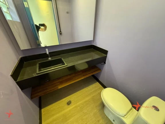 Imagem Casa Comercial à Venda em Pinheiros, São Paulo-SP: 5 Salas, 3 Banheiros, 1 Vaga de Garagem e 120m² de Área