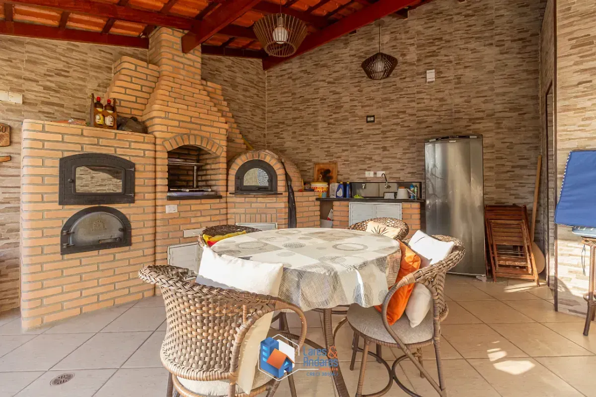 Imagem Sobrado para venda em Vila Mangalot com 4 quartos, sendo 2 suítes, 414m²