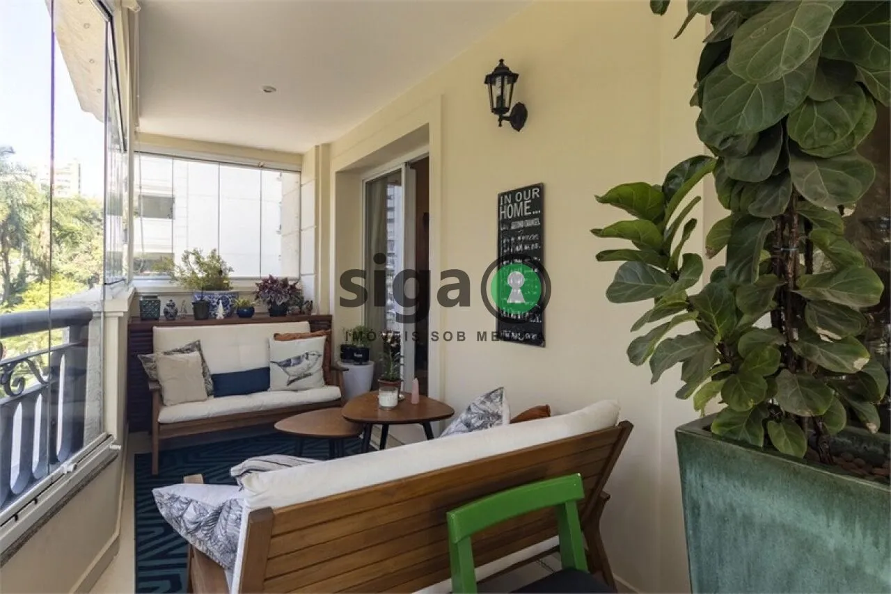 Imagem Apartamento de Alto Padrão com 4 Suítes e 5 Vagas em Moema.