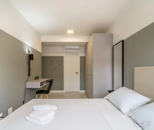 Imagem Oportunidade em Jurerê! Apartamento moderno a poucos metros da praia Este lindo apartamento à vend...