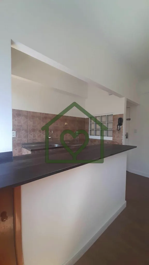 Imagem Apartamento de um dormitório à venda ou para alugar em Porto Alegre, com cozinha americana equipad...