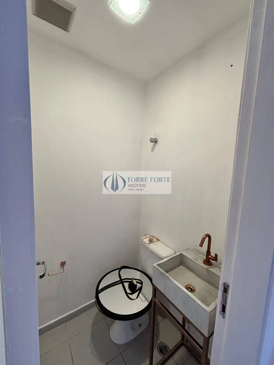 Imagem Ótima sala comercial com 32 m², 2 banheiros, 1 vaga de garagem na Perdizes.