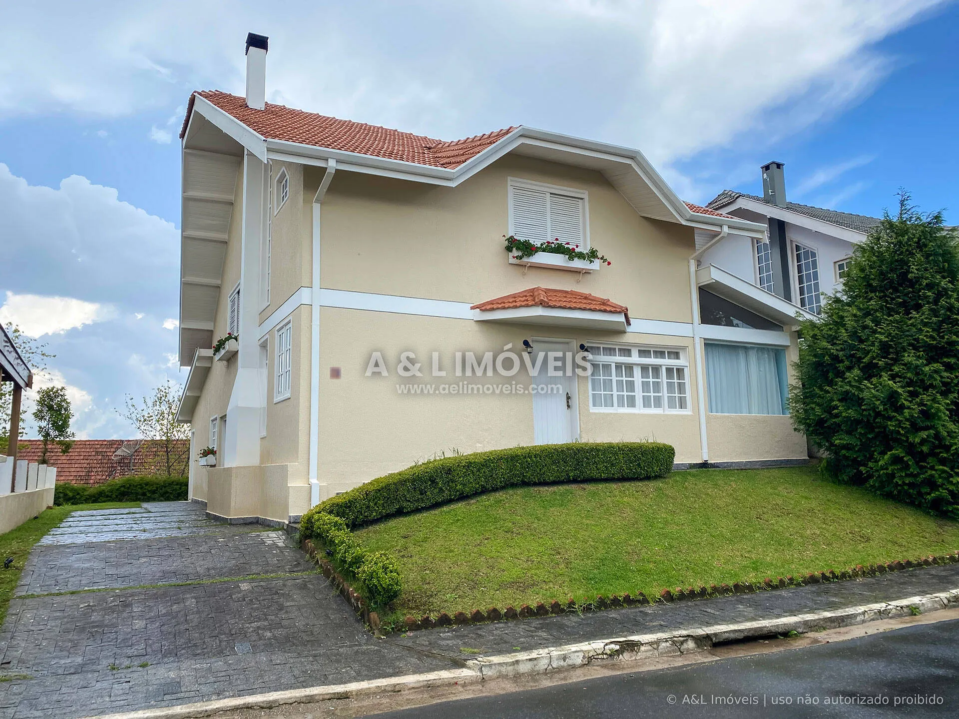 Imagem Casa à venda na Vila Isabel em Campos do Jordão com 213,88 m²