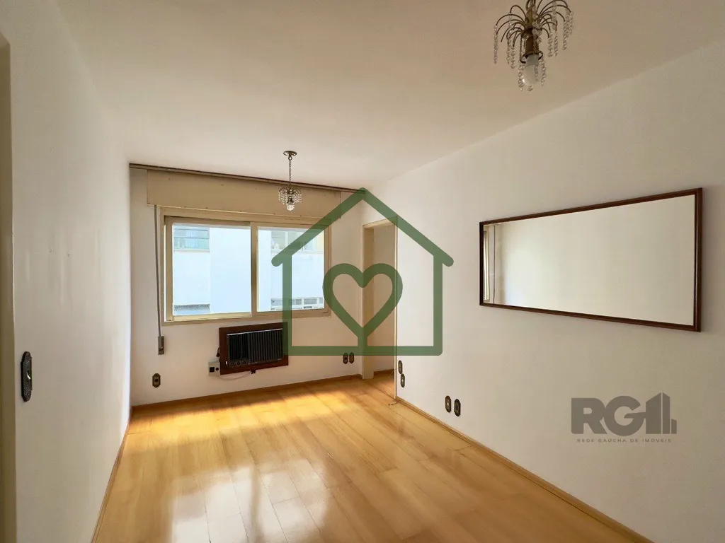 Apartamento semimobiliado de 38m2, com um dormitório, living para dois ambientes, cozinha ampla com...