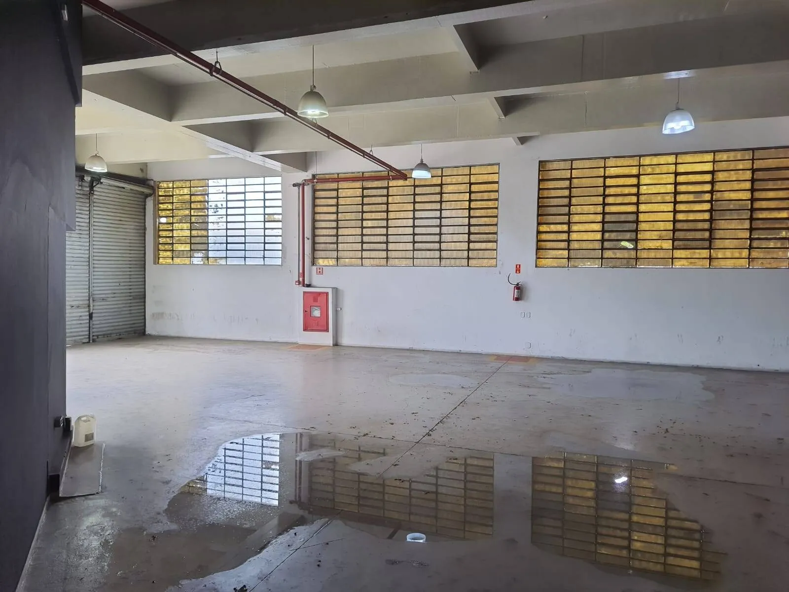 Imagem Galpão Comercial e Industrial em Alphaville - Localização Privilegiada Próxima à Estação Antônio João