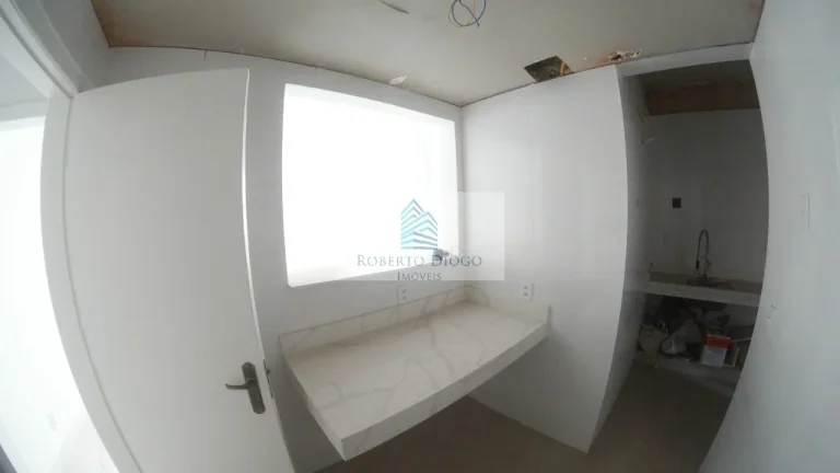 Imagem Imóvel de Luxo em Copacabana: Apartamento de 3 Quartos, 2 Suítes e 1 Vaga de Garagem - Rio de Janeiro-RJ