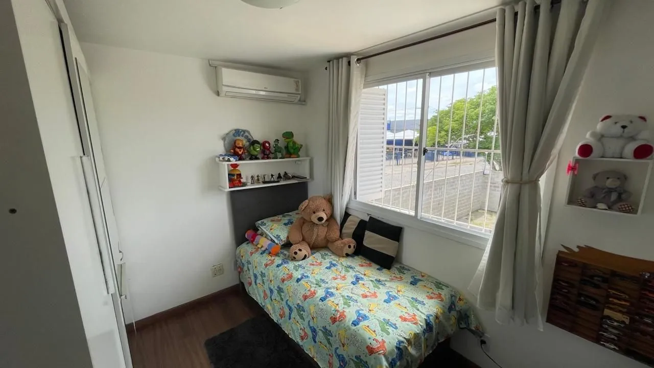 Imagem Casa com 3 dormitórios no bairro Humaitá