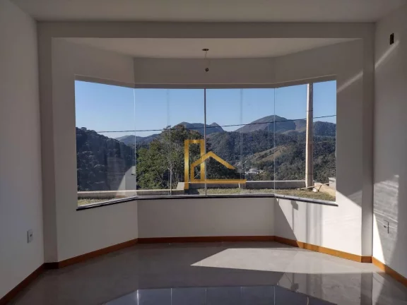 Imagem Casa em com 3 quartos sendo 1 suíte em Condomínio Clube na Região de Albuquerque em Teresópolis-RJ