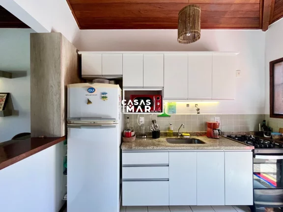 Imagem Excelente Casa em Condomínio, a poucos pasos da praia, Búzios-RJ: 4 Quartos, 3 Suítes, 2 Vagas de Garagem