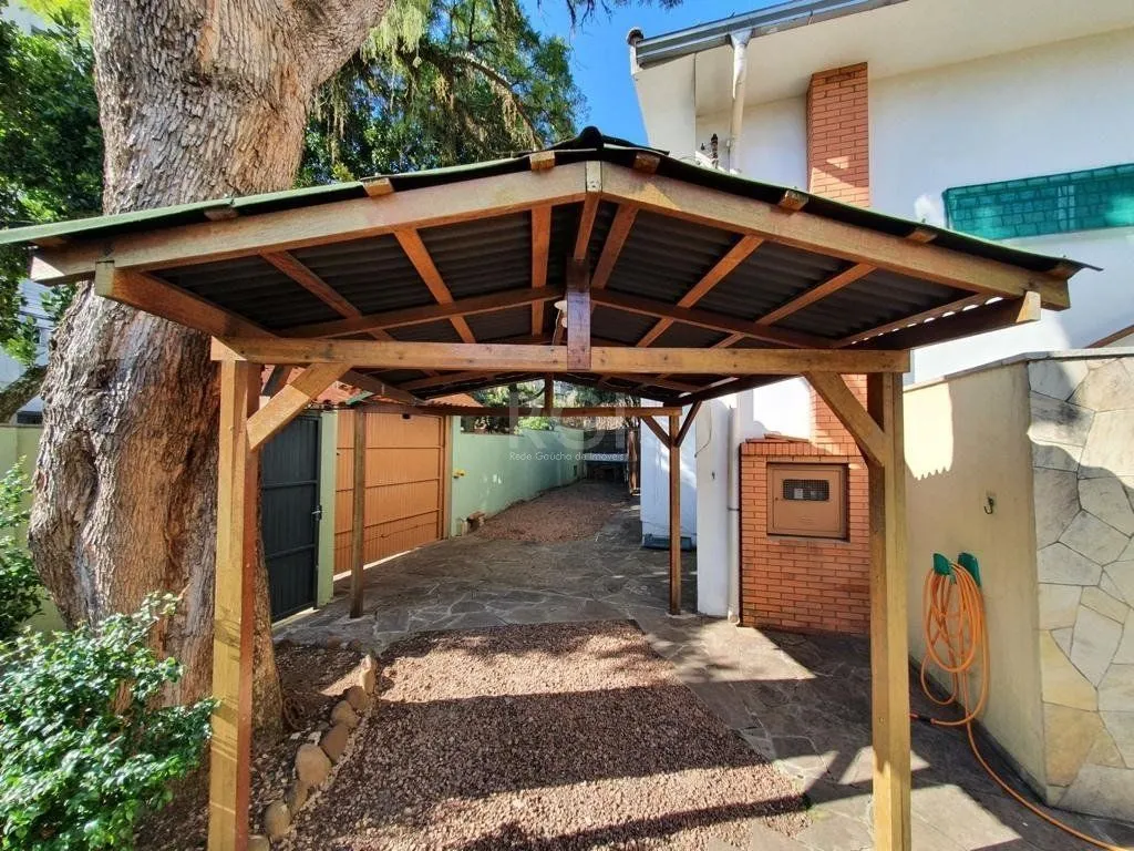 Imagem Casa para Venda - 250m², 4 dormitórios, sendo 1 suites, 4 vagas - Centro