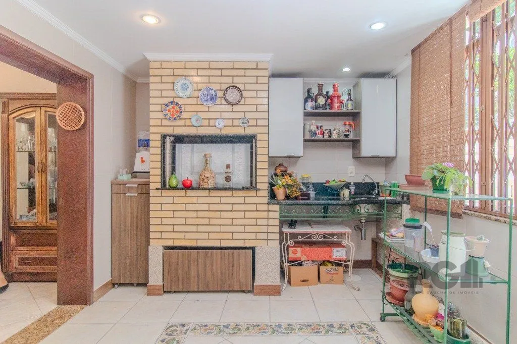 Imagem Linda casa de 04 dormitórios com vista livre no Bairro Teresópolis
