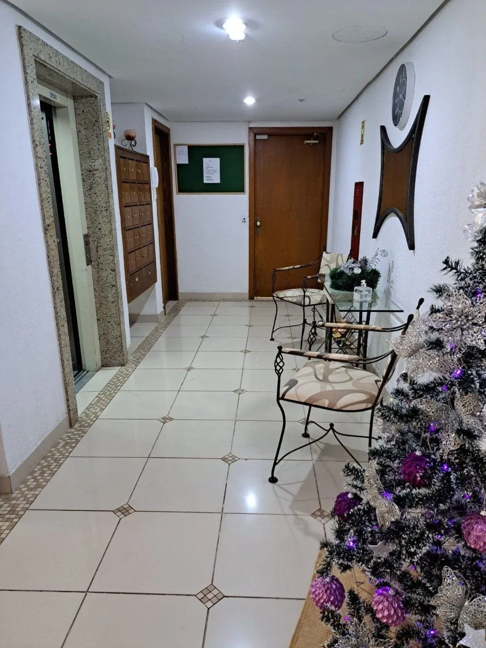 Imagem Apartamento de 2 quartos, suíte e 2 vagas de garagem no bairro Bom Fim em POA/RS