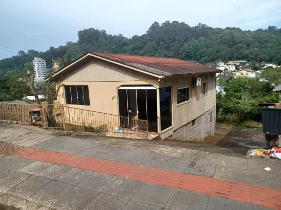Imagem Casa para Venda em Concórdia, Jardim, 2 dormitórios, 1 suíte, 1 banheiro
