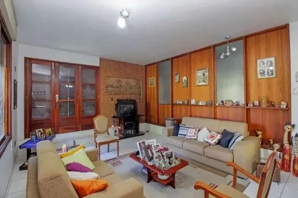 Imagem Casa 3 dormitórios ampla, perto da PUC
