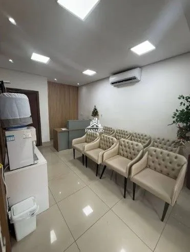 Imagem Ponto comercial no centro do cristo rei - com 7 salas e 2 casas nos fundos