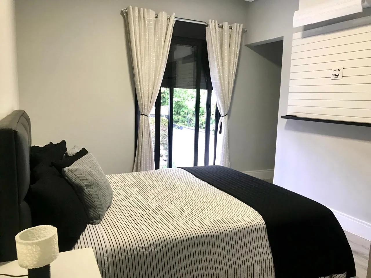 Imagem Casa de Alto Padrão à Venda no Alphaville 01 em Barueri, 5 suítes, 530 m², piscina, sauna, sala de cinema e terreno de 631 m²