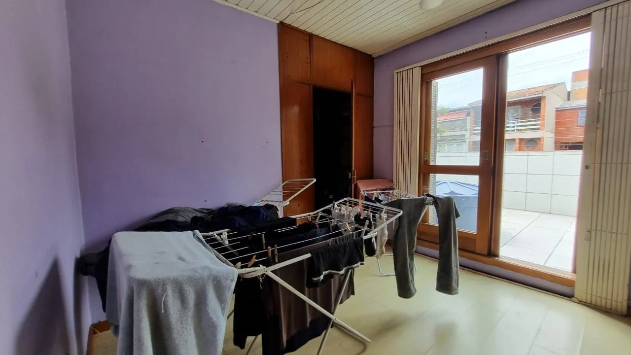 Imagem Casa estilo sobrado para venda de 3 dormitórios com 2 vagas de garagem no bairro Cidade Baixa em Porto Alegre/RS.
