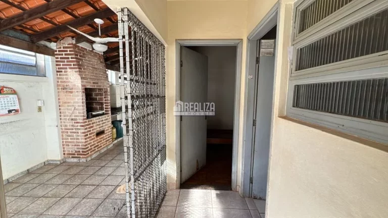 Imagem Casa para alugar no bairro Irmãos Soares, em Uberaba - 4 dormitórios e área de lazer!
