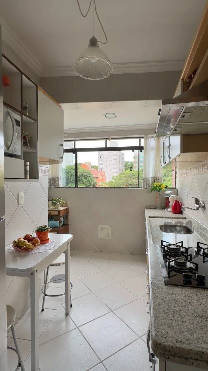 Imagem APARTAMENTO 2 DORMITÓRIOS, DE FRENTE, COM VAGA DE GARAGEM NO JARDIM BOTÂNICO