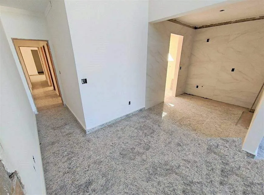 Imagem Casa duplex à venda, 3 quartos, 1 suíte, 2 vagas, Santa Mônica - Belo Horizonte/MG