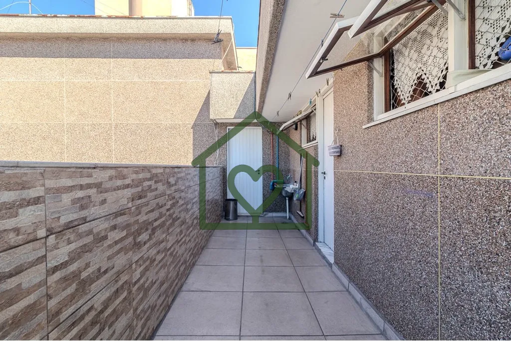 Imagem Cobertura duplex com 296 m² privativos, três dormitórios (sendo uma suíte) e três vagas de gara...