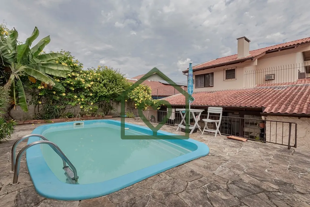 Descubra a sua nova casa no pacato bairro Jardim Itu Sabará, em Porto Alegre, uma oportunidade incr...