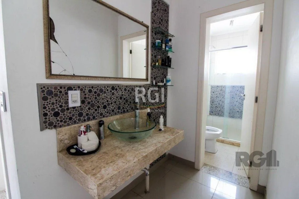 Imagem Casa para Venda - 300m², 3 dormitórios, sendo 1 suites, 4 vagas - Teresópolis