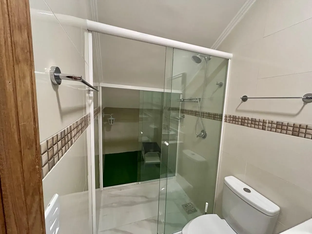 Imagem Casa 8 dormitórios, 5 banheiros e 6 vagas no Bairro São João Porto Alegre
