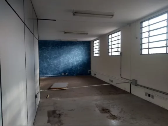 Imagem Barracão localizado perto da av. Duque de Caxias e Nações Unidas