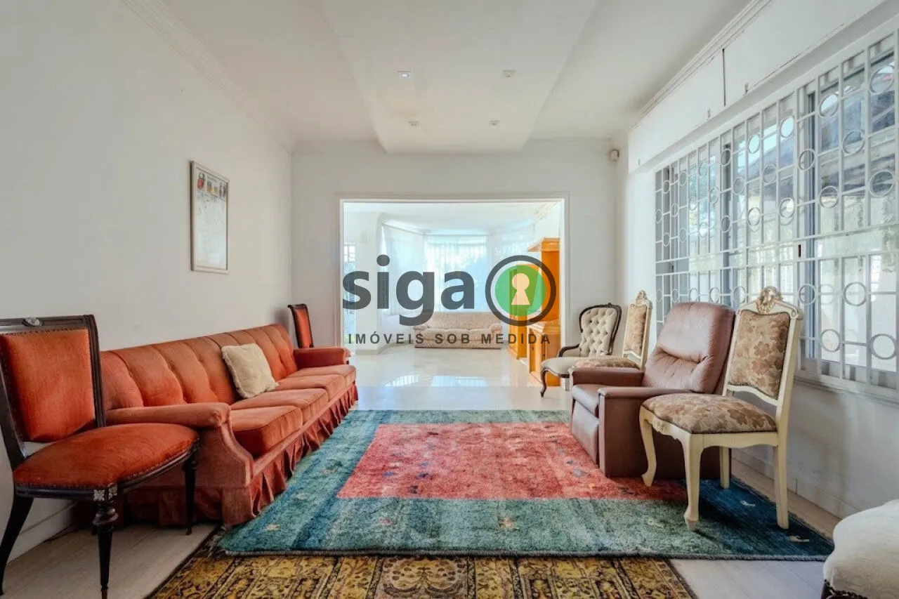 Imagem Casa a venda no bairro do Pacaembu, com 4 quartos e 4 vagas.