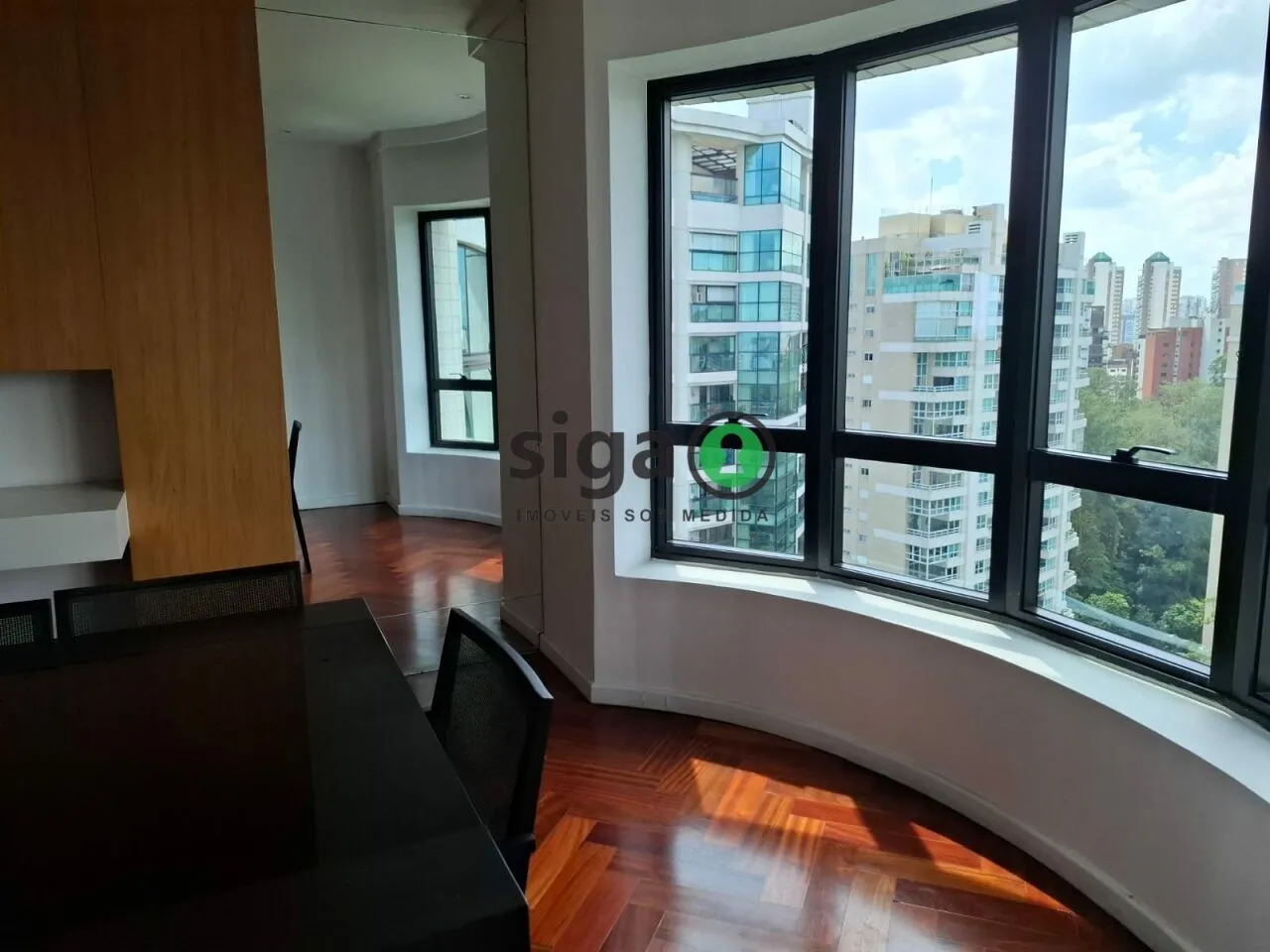 Imagem Apartamento disponível para locação - 400m²- 4 suítes - 5 vagas - Depósito privativo