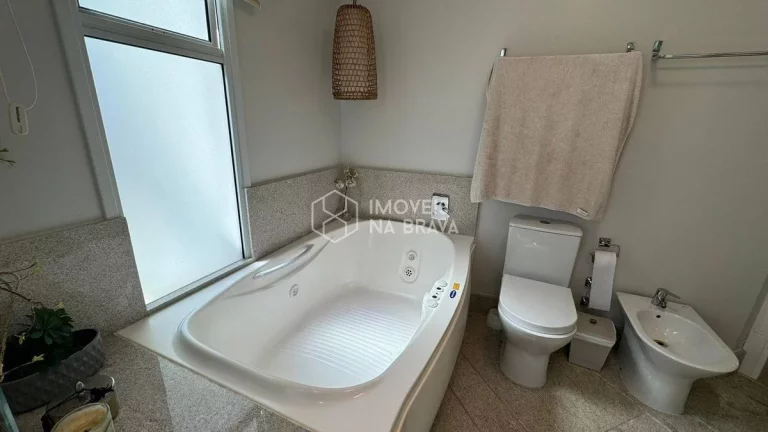 Imagem APARTAMENTO 3 SUITES, 3 VAGAS DE GARAGEM - LOCACAO- PRAIA BRAVA - ITAJAI/SC