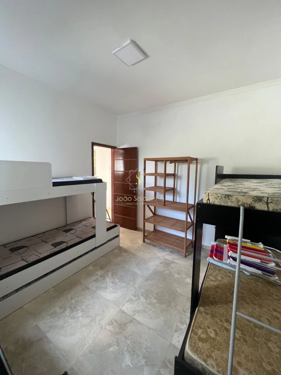 Imagem Casa com piscina para locação temporada em Guaratuba para 12 pessoas, (500 metros do mar)