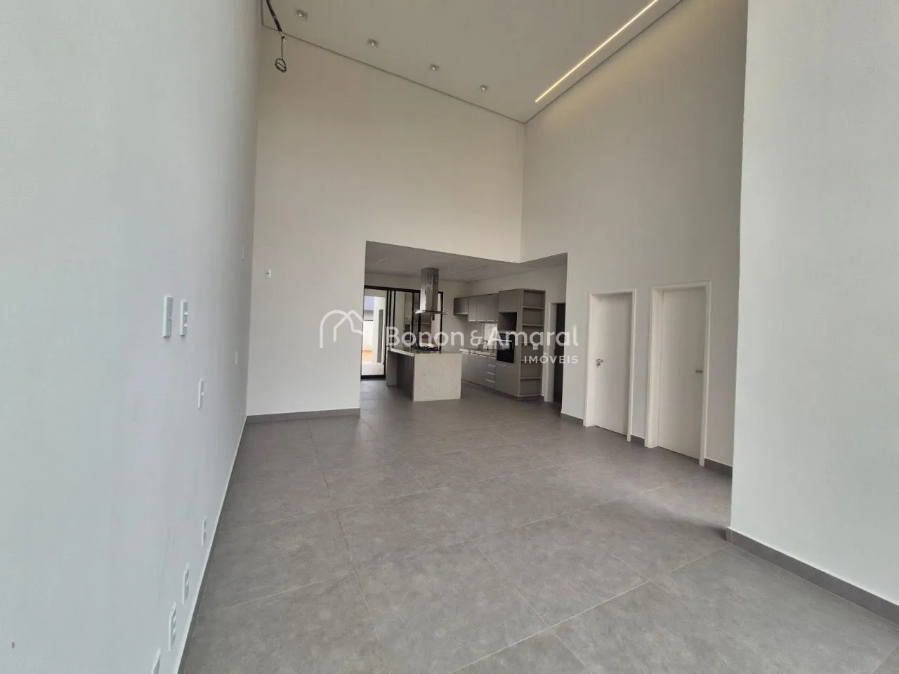 Imagem Linda casa térrea no condomínio Royal Garden em Paulínia- SP