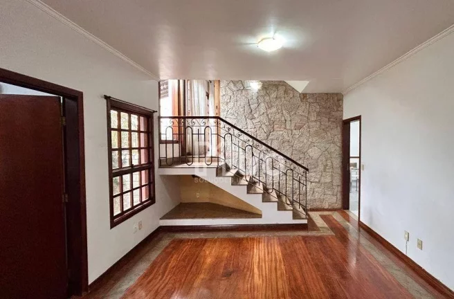 Imagem Casa com 4 dormitórios à venda, 450 m² por R$ 2.400.000,00 - Pinheirinho - Itajubá/MG