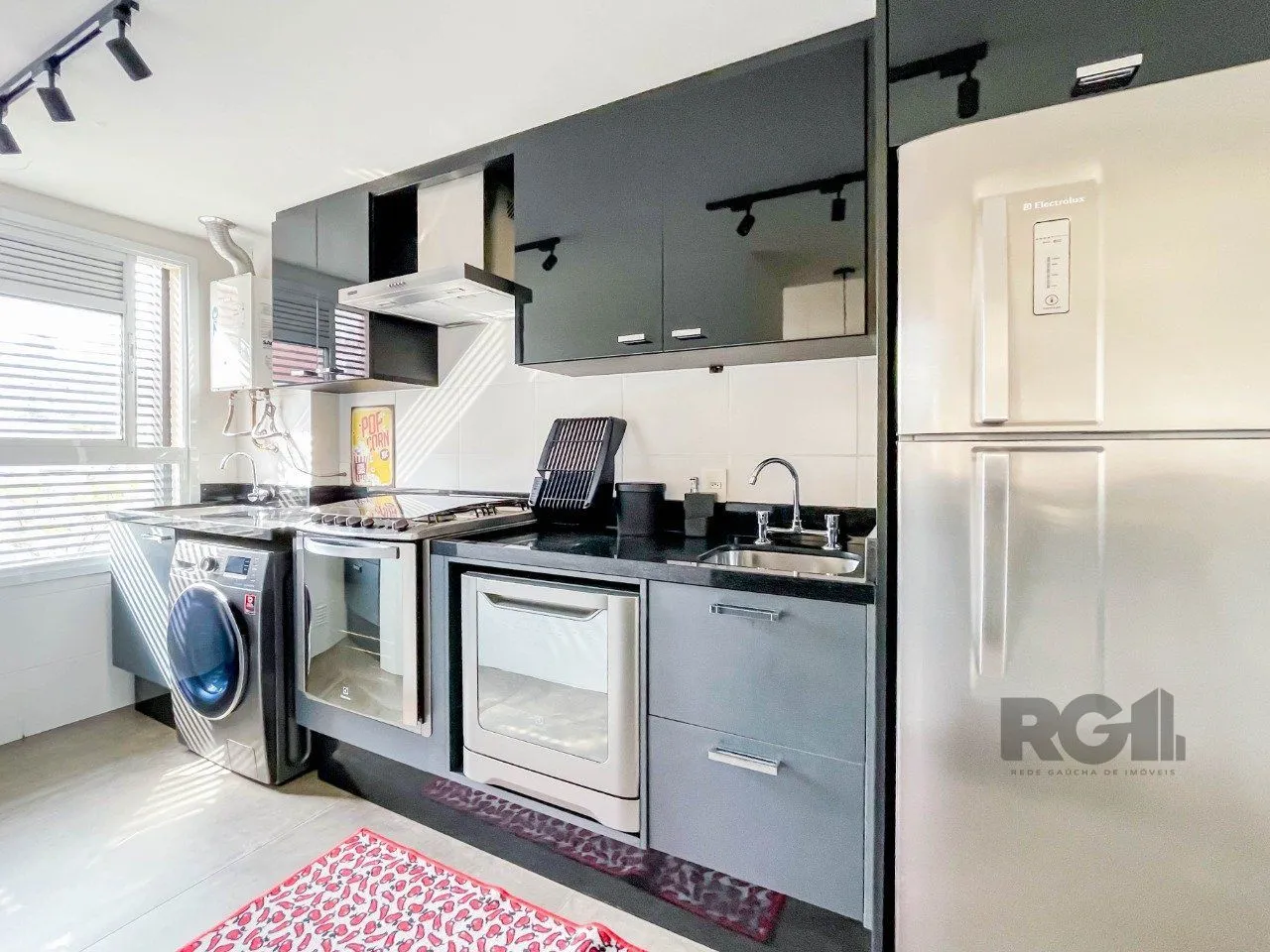 Imagem APARTAMENTO MOBILIADO 70M² DE 2 DORMITÓRIOS E 1 VAGA - BAIRRO MENINO DEUS