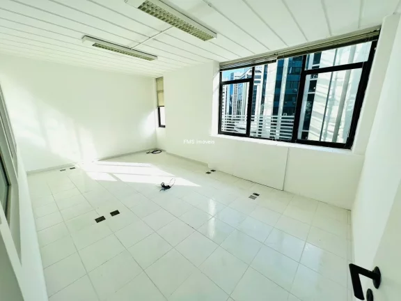 Imagem Conjunto comercial com 220m² para locação próximo a Berrini.