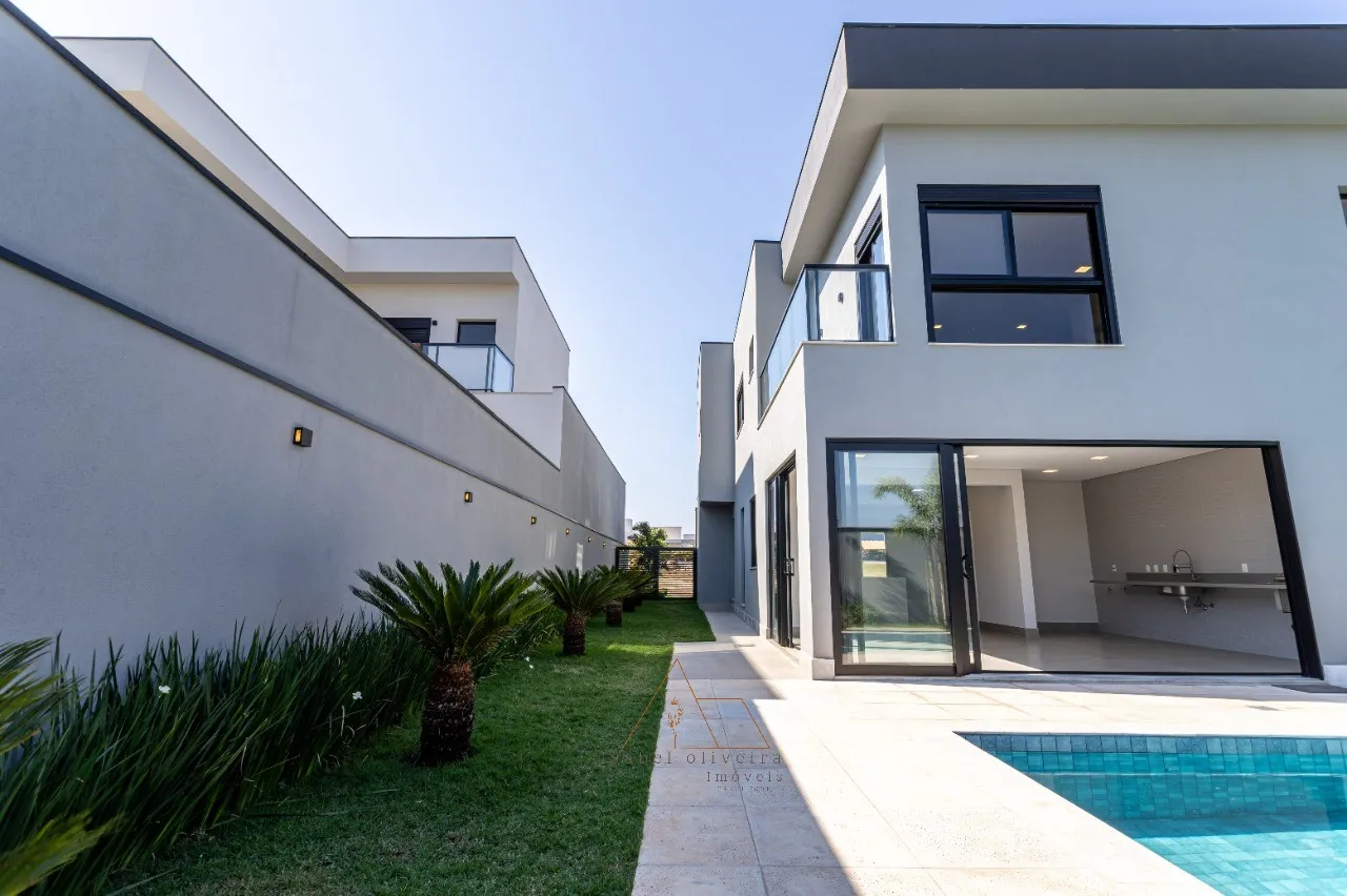 Imagem Venda de Casa de Alto Padrão no Condomínio Villas do Golfe em Itu-SP: 4 quartos, 1 suíte, 6 banheiros, 3 vagas, 336,98 m².