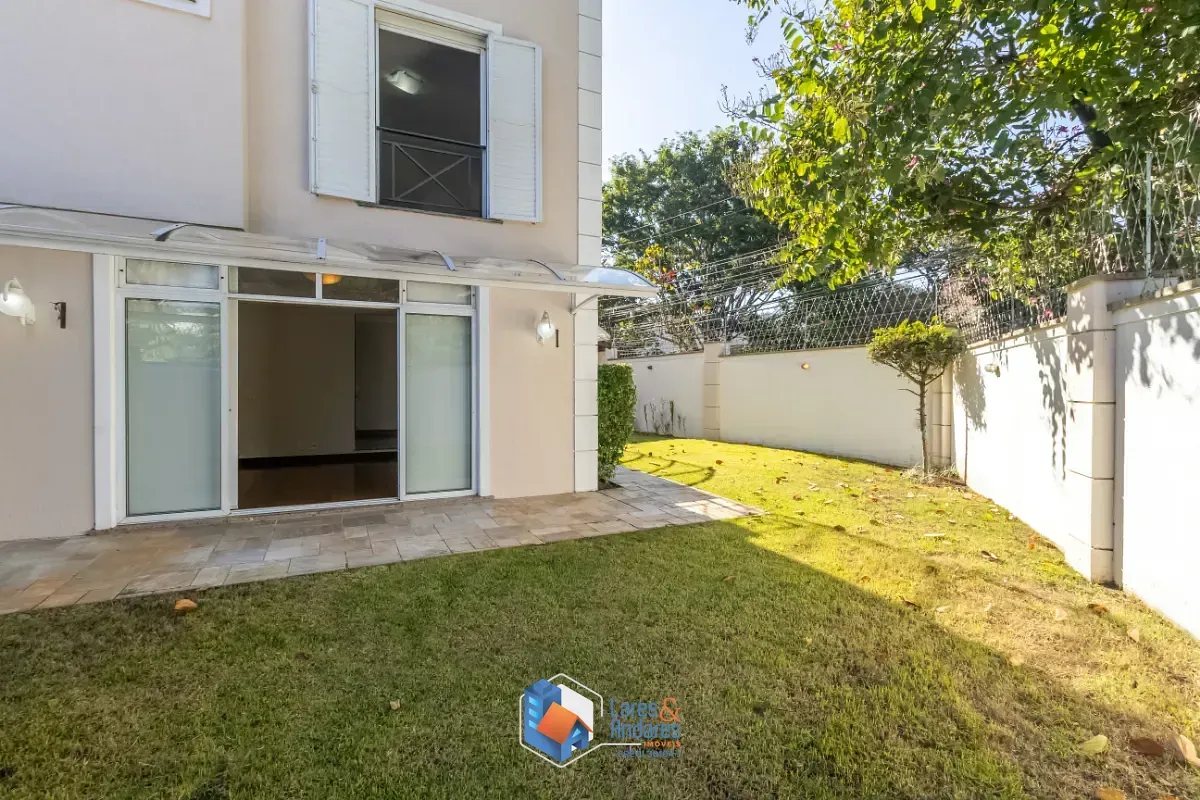 Imagem Casa em condomínio para venda em Alto da Boa Vista com 4 quartos, sendo 2 suítes, 320m²