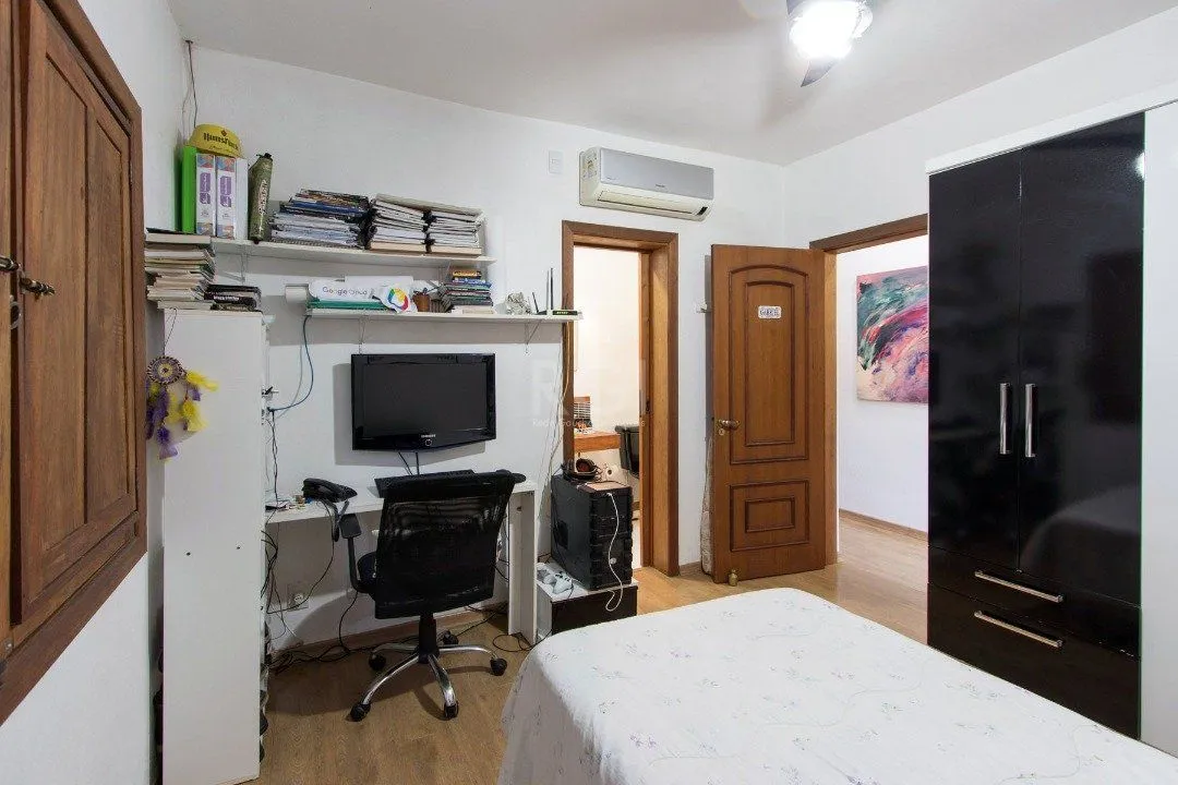 Imagem Casa para Venda - 250m², 3 dormitórios, sendo 2 suites, 3 vagas - Ponta Grossa