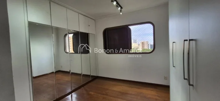 Imagem Apartamento à venda no Edifício Biarritz, com vista encantadora para o sol nascente acima das copa...